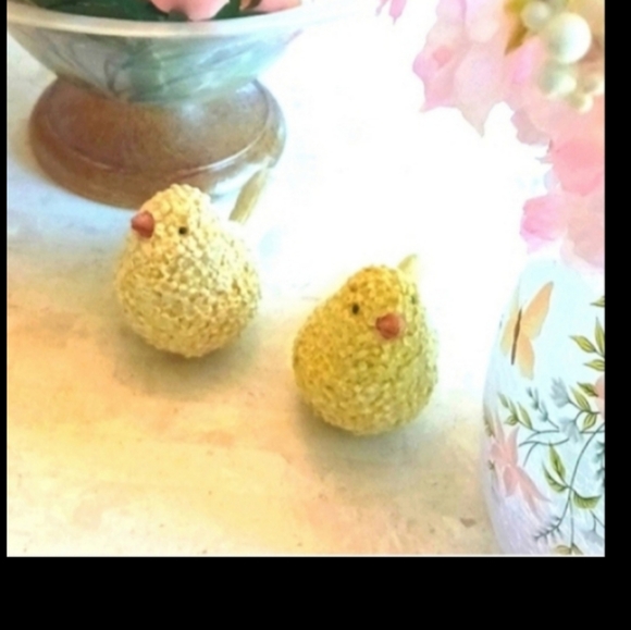 Bird figurines- resin set of 2 - floral design on birds - yellow. Valeri Parhill - Picture 15 of 15